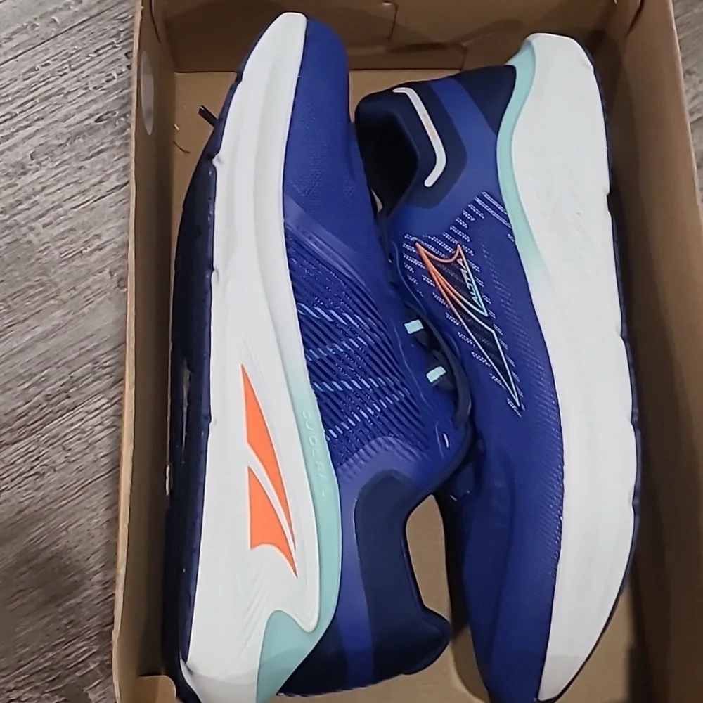 Altra  Paradigm 7 Sneaker Size 10